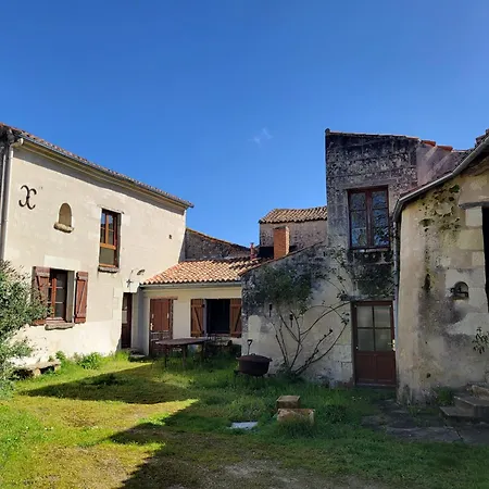 Casa de Férias Maison De Loretz Du 18e Siècle En Anjou Entre Vignes Et Châteaux *